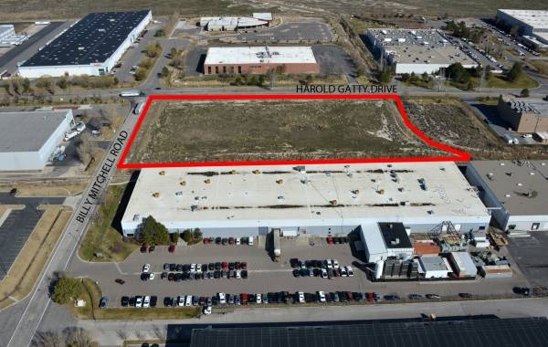 Harold-Gatty-Land-Richard-Green-Aerial-resized-for-web-82a5dd0fdabe998e20b6f7d6e996eb3b_original